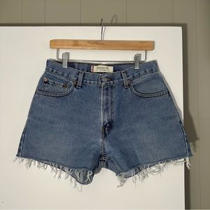 LEVIS Vintage High Waisted Medium Wash 560 Mom Jean Shorts Size 30